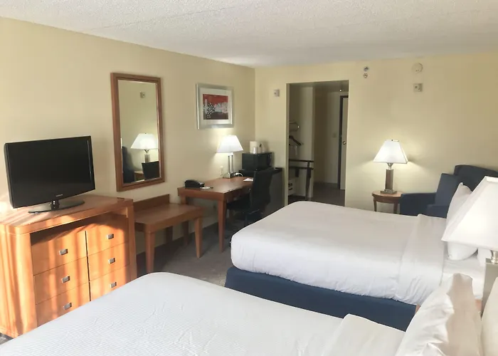 Hot Tub in Room Wingate By Wyndham, Universal Studios - Free Theme Park Shuttle