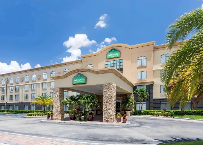 Hot Tub in Room Wingate By Wyndham, Universal Studios - Free Theme Park Shuttle