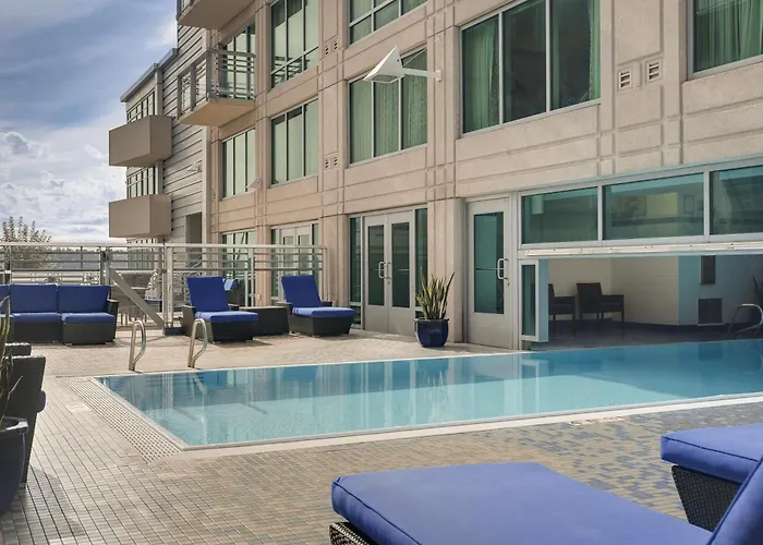 Hotels with pool Seattle Marriott Waterfront