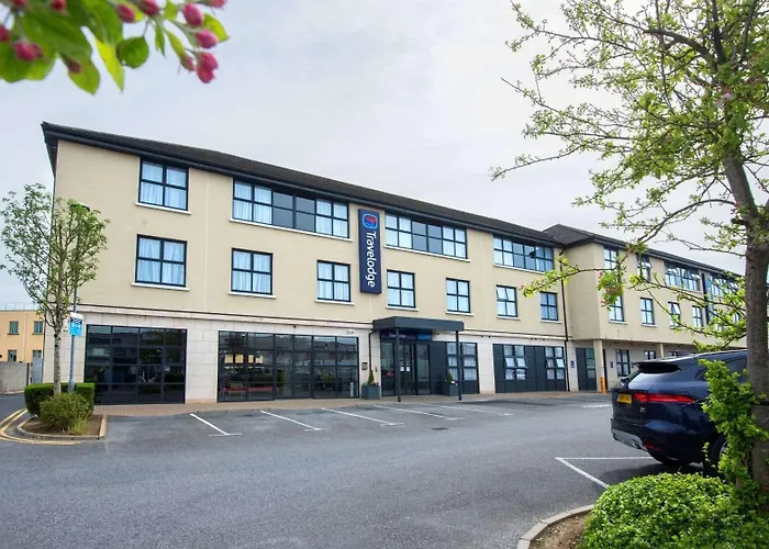 Сity center hotels Travelodge Plus Galway