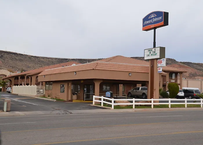 Motel: Howard Johnson By Wyndham St. George Hotel & Suites