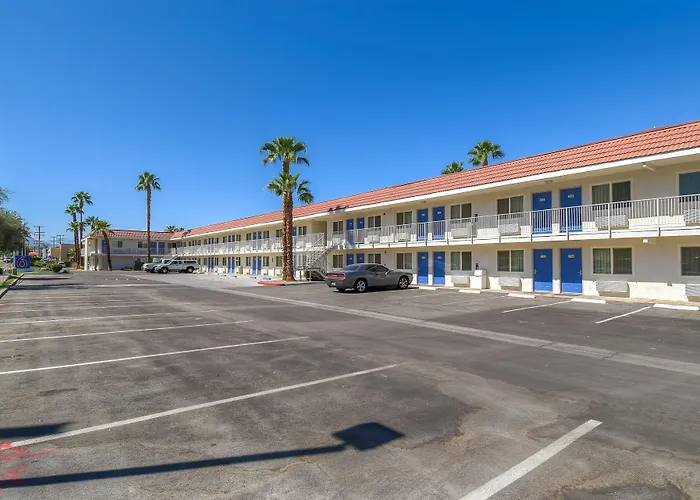 Hotel near College: Motel 6-Rancho Mirage, Ca - Palm Springs