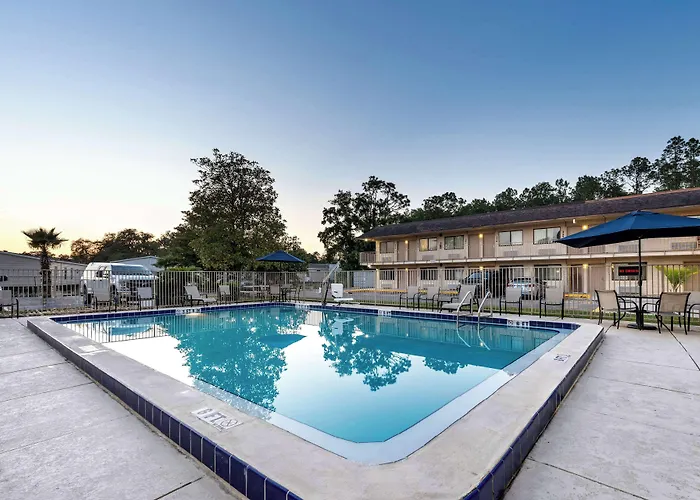 Motel: Americas Best Value Inn - Lake City
