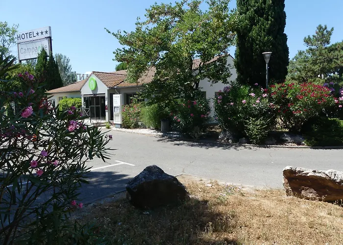 Hotel near College: Campanile Arles