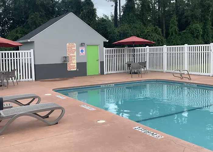 Motels Magnolia Inn Extended Stay Of Kingsland - New 2025 - Book A Kitchen Room - 12 Noon Check Out - 4K Black Beds - Saltwater-Mineral Pool Open Until 4Am - 24-7 Front Desk - Luxe Coffee Bar Award Winning Inn - Save By Phone - 912-576-4777