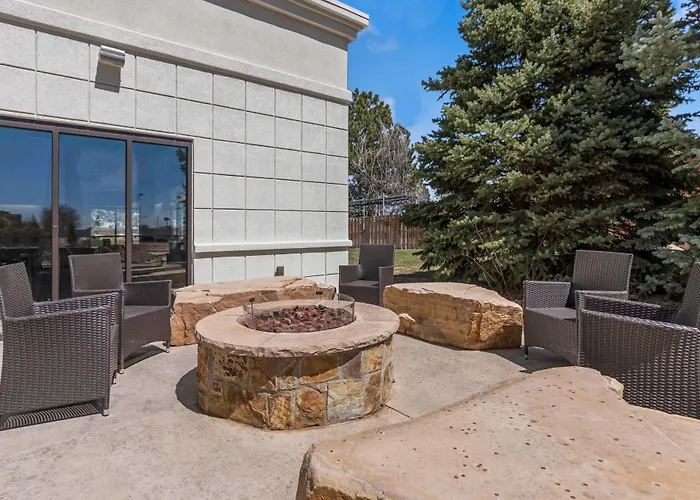 Hotel with Tennis: Hampton Inn & Suites Greeley