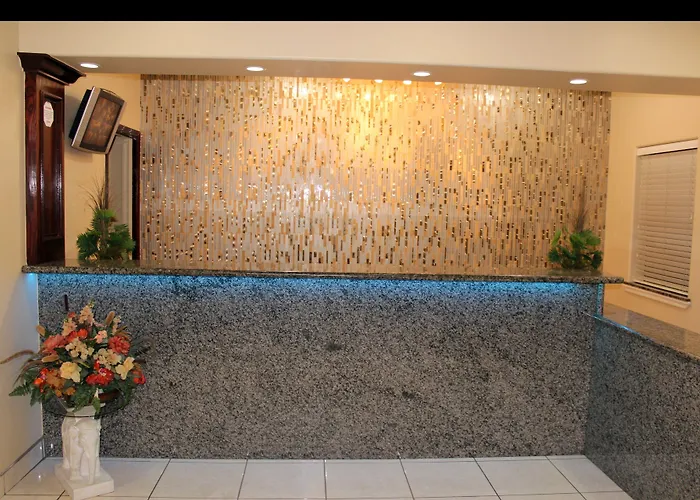 Motels Texas Inn & Suites Mcallen At La Plaza Mall And Airport