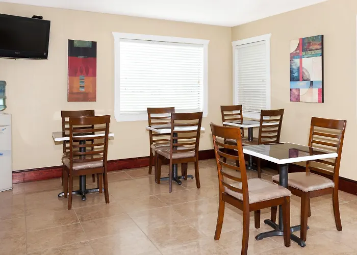 Cheap hotels Howard Johnson By Wyndham Lafayette