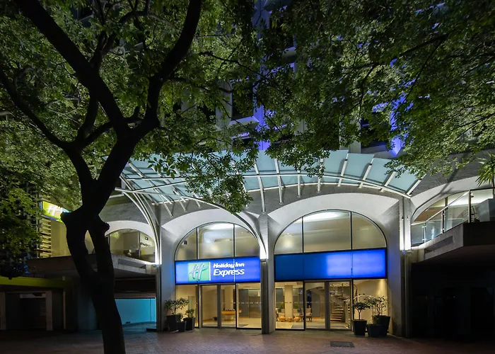 3 star hotels Holiday Inn Express Cape Town City Centre By Ihg