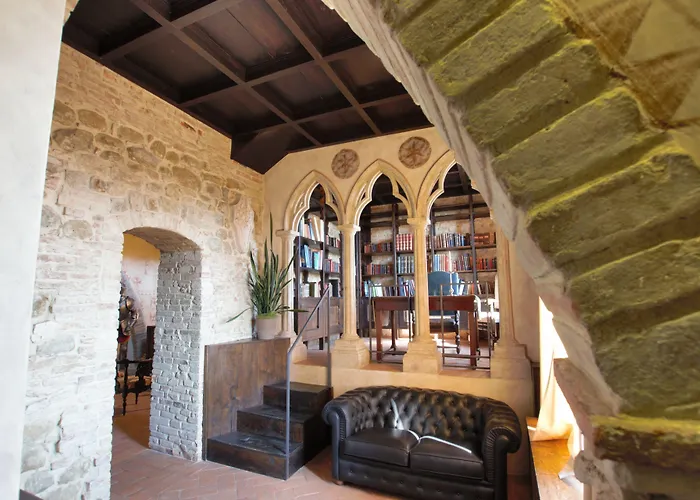 Hotel with pool: Castello Di Monterone