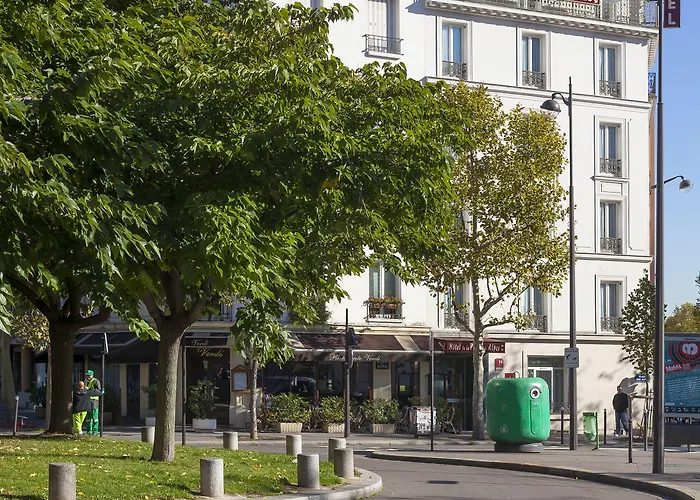 De La Place Des Alpes