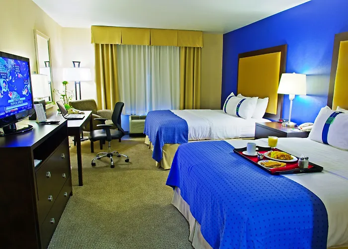 Holiday Inn & Suites Airport By Ihg