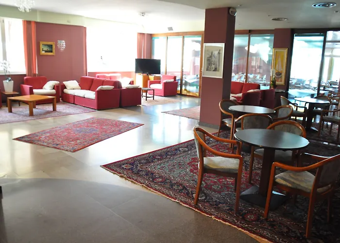 Hotel Con Piscina Maja