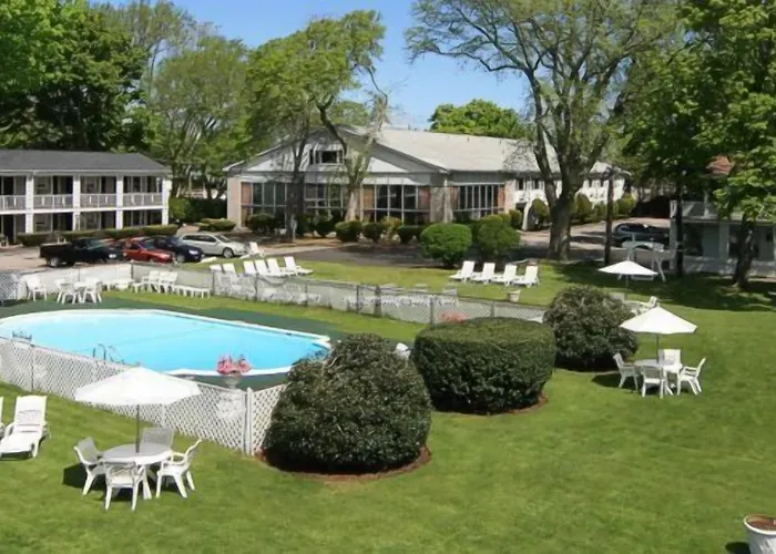 Hotel with Tennis: Shoreway Acres Inn & Cape Cod Lodging