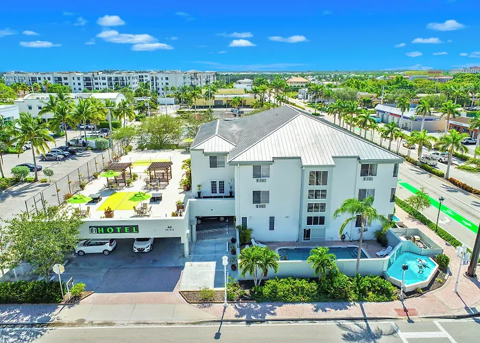 Naples Park Central Hotel