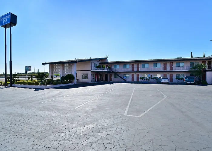 Motel: Rodeway Inn Near University-Gateway To Yosemite
