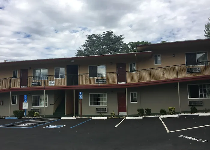 Motel: Sundial Lodge