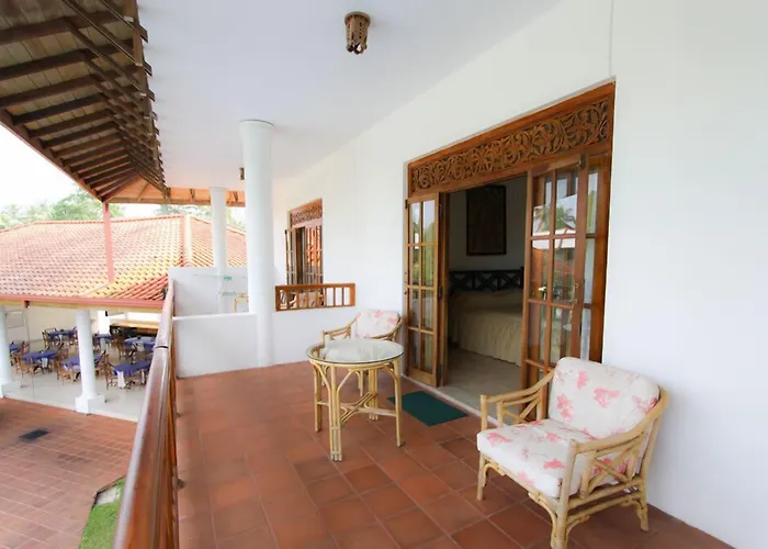 Airport Hotel: Waterside Bentota