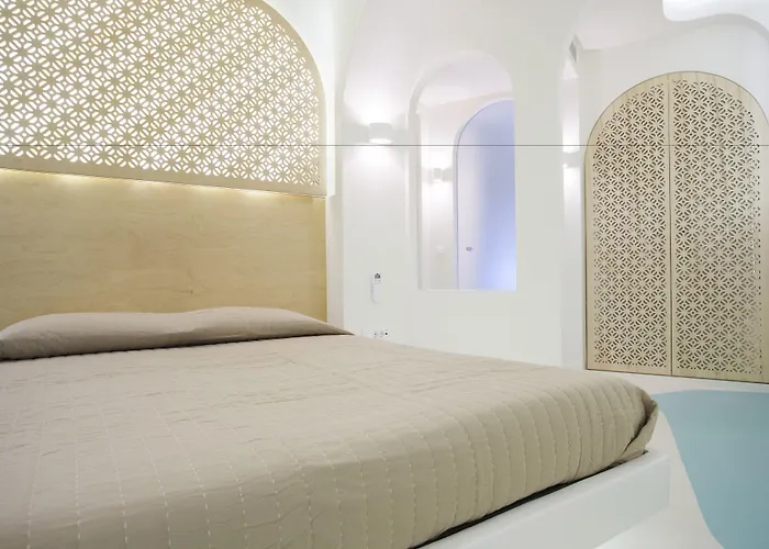Сity center hotels Andronikos Santorini