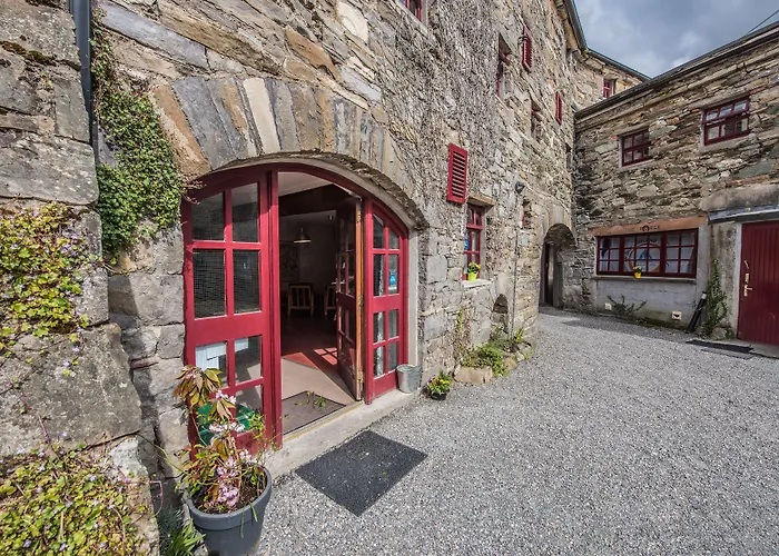 Hotel near College: Old Mill Holiday Hostel