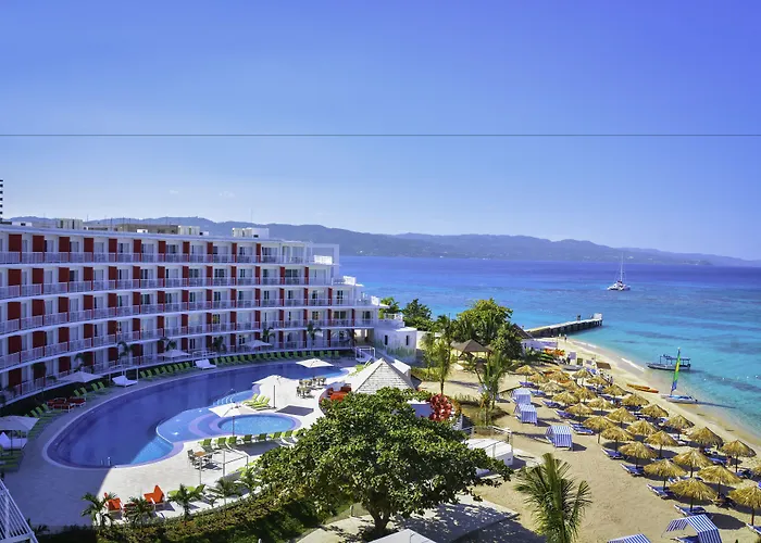 Hôtel 4 étoiles: Grand Decameron Cornwall Beach, A Trademark All-Inclusive Resort