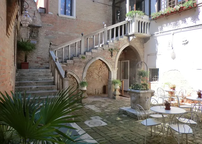 Ca' Nobile Corner