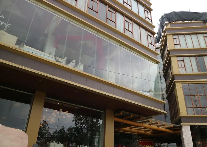 Paragon Hotel And Suites
