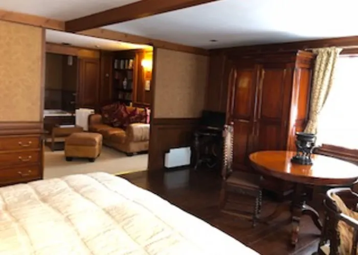 The George Hotel
