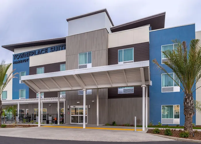 Hotel with pool: Towneplace Suites By Marriott Merced