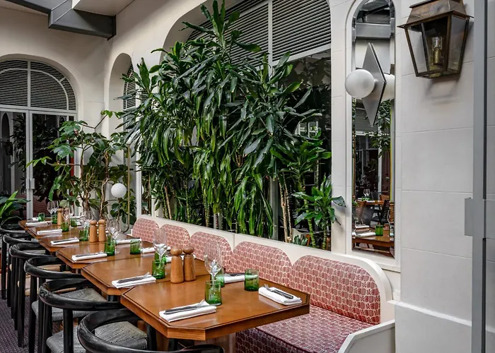 Hotel near College: Grands Boulevards Experimental