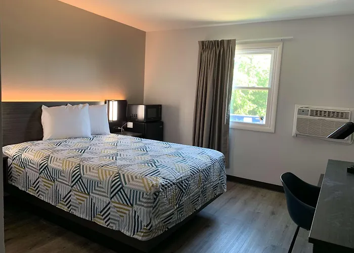 Dog friendly hotels Motel 6 Rockford, Il