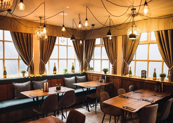 5 star hotels Station Restaurant & Bar