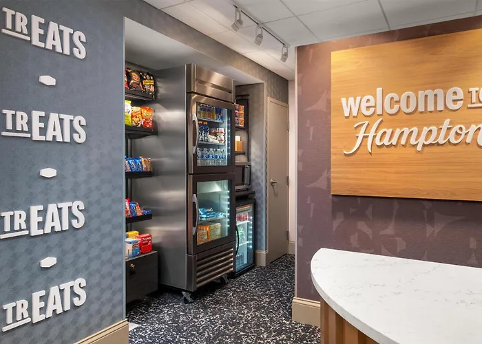 Dog friendly hotels Hampton Inn Majestic Chicago Theatre District