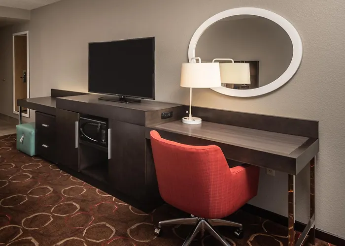  Hampton Inn Tropicana