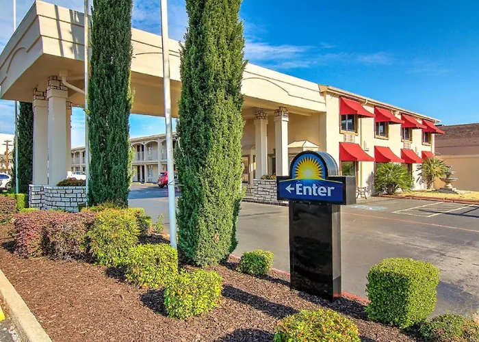 Days Inn By Wyndham Market Center Love Field