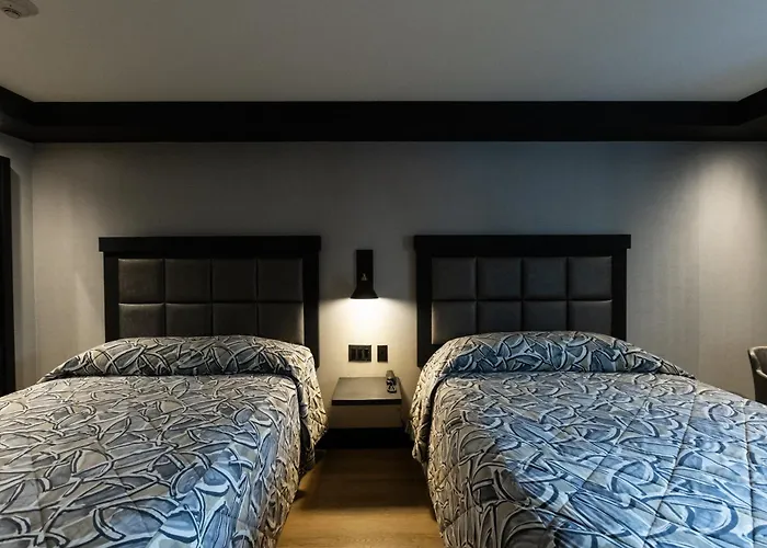 3 star hotels Le Chablis Cadillac