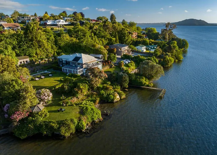 Black Swan Lakeside Boutique