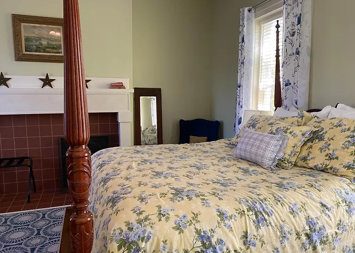 Bourbon Manor Bed & Breakfast Inn
