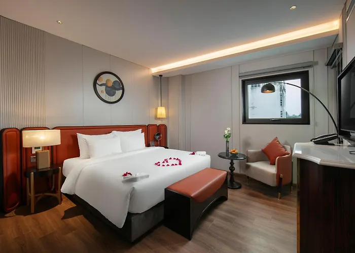 Le Premier Hotel & Rooftop Bar