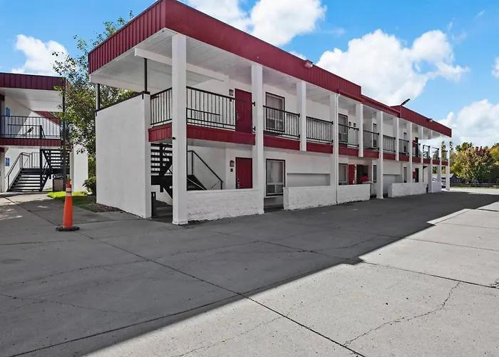 Resorts Guide Red Arrow & Suites, A Travelodge By Wyndham