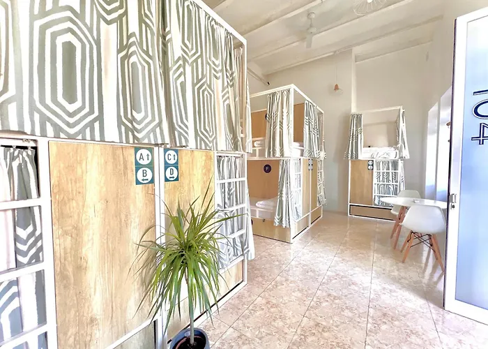 Beach hotel: Follow The Sun Boutique Hostel - Pool, Breakfast & Sea Views