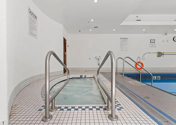 Family Hotel: Holiday Inn Express And Suites Surrey By Ihg