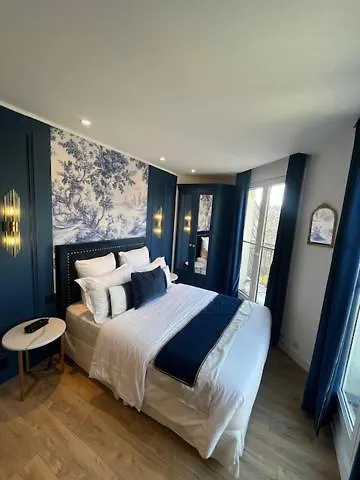 3 star hotels Cluny Square