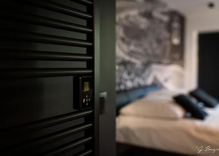 La Reine Hôtel, City Centre