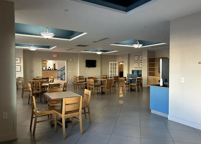 Pet Friendly hotel: Country Inn & Suites By Radisson, Oklahoma City - Quail Springs, Ok