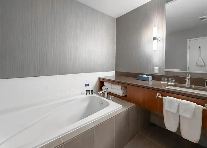 Hotel con tenis: Coast Coal Harbour Vancouver Hotel By Apa