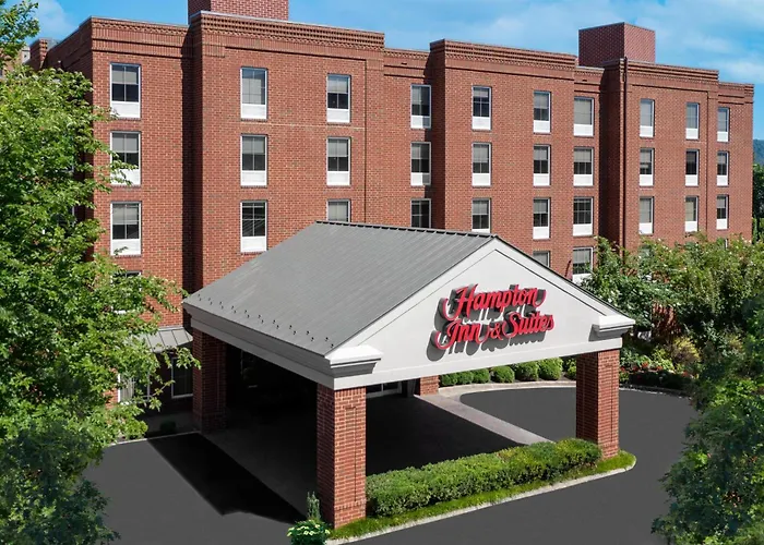 Hampton Inn & Suites Charlottesville At The University