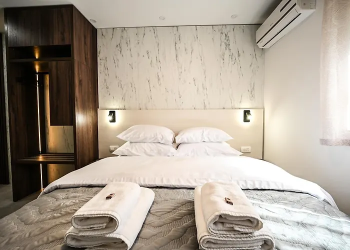 Bvb Rooms Split