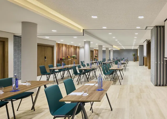 Central hotel: Nh Madrid Nacional
