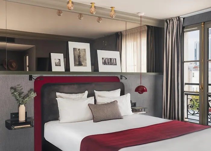 Romantic hotel: Bob Hotel